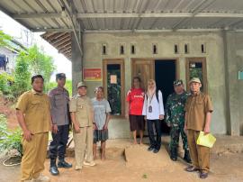 PEMERINTAH KALURAHAN PATUK LAKUKAN PENEMPELAN STIKER MISKIN ATAU PRA SEJAHTERA